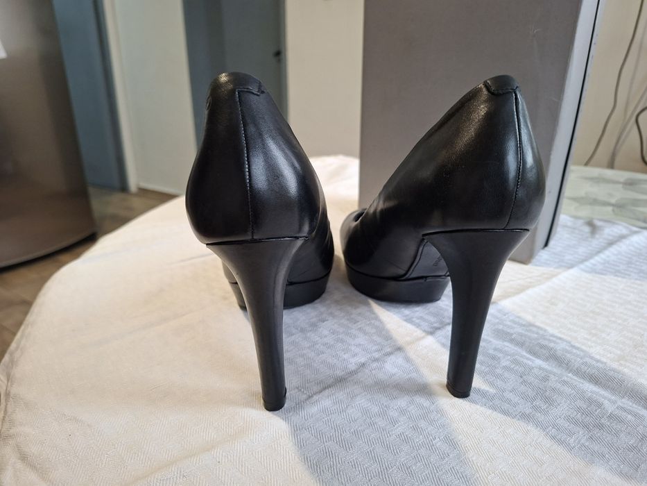 Дамски бувки черни с подметка на Addidas