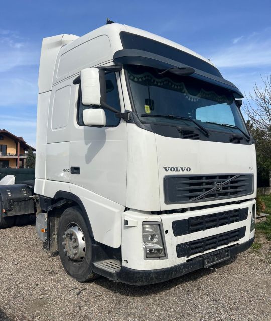 Dezmembrez Volvo FH generatia [2005 - 2008] Cap tractor 12763cm³ (44