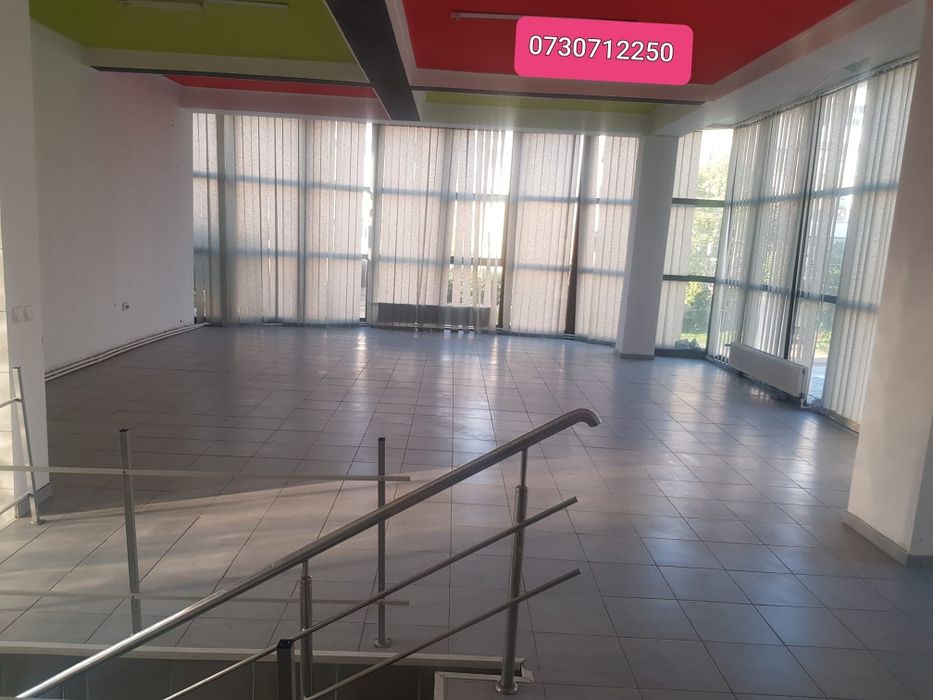 Spatiu comercial 300 mp stradal cu parcare