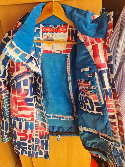 De vanzare  costum de schi