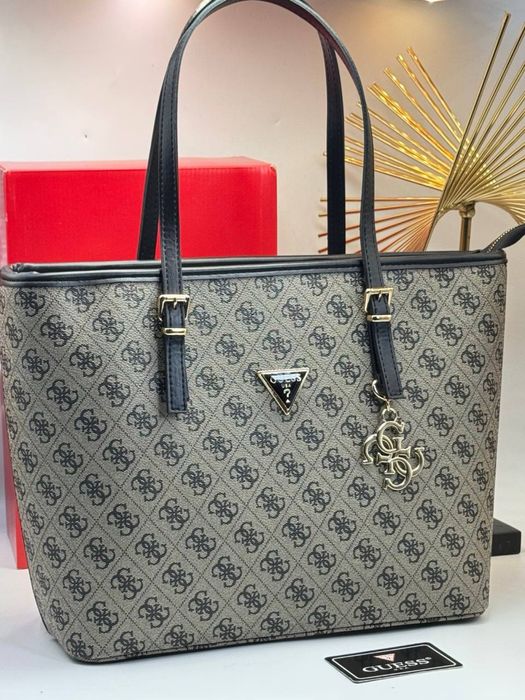 Geanta Guess Noua !!! Dimensiuni 46/28 !!!