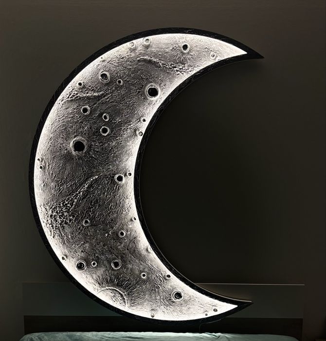 Semilună decorativă handmade – piesă unică pentru decor