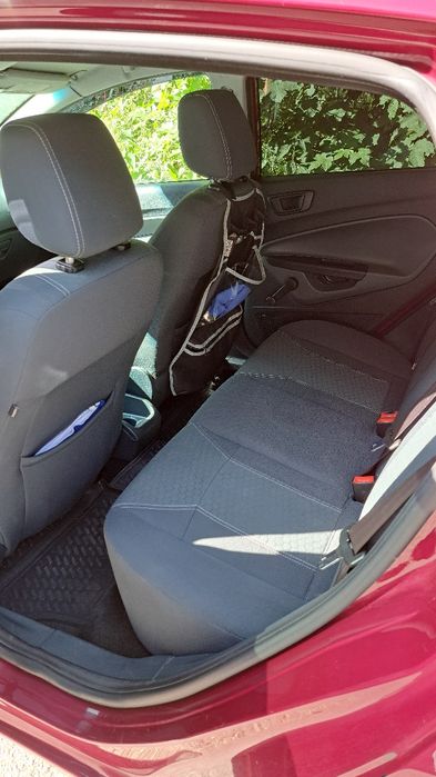 Ford fiesta   Titanium Magenta