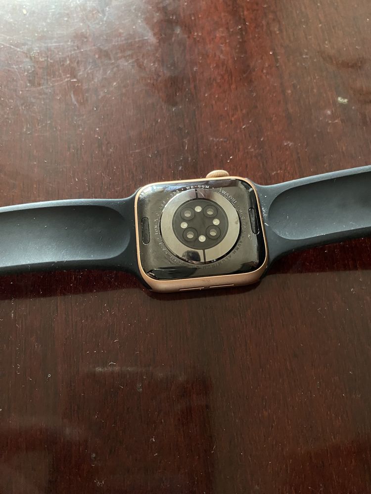 Продам Apple Watch 6