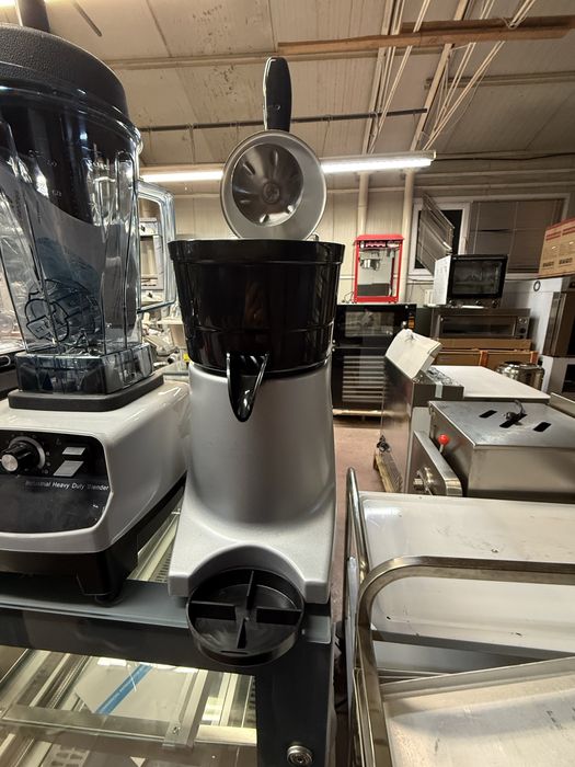 Robot de facut suc profesional