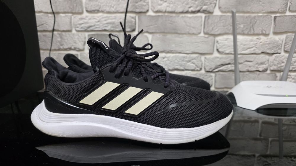 Оригинальные кроссы adidas