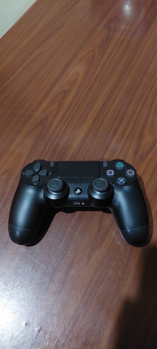 Продаю оригинал джойстик от Sony PS-4
