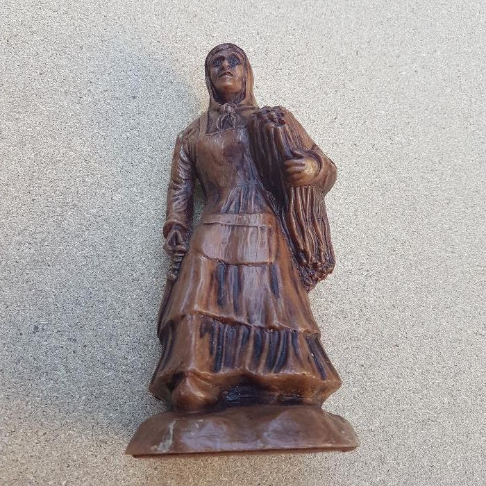 Statuie femeie artizanat