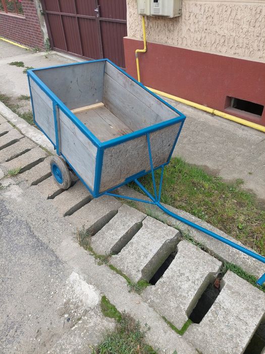 De vânzare teasc și căruț
