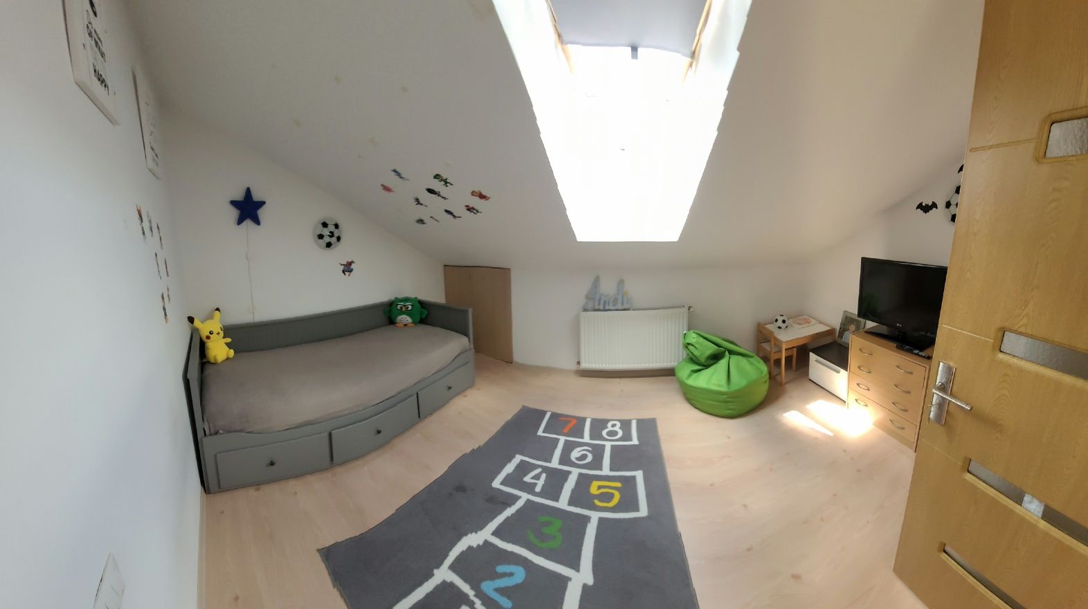 Apartament 4 camere, cu scara interioara pe 2 nivele