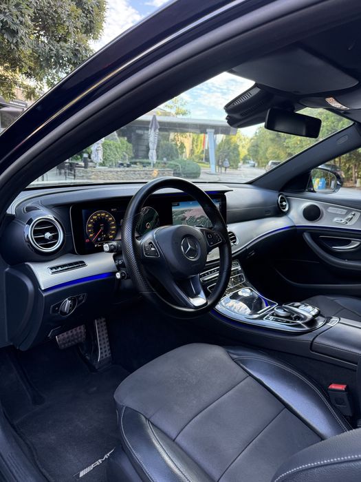 Mercedes-benz E220 9G/AMG Packet/Digital/Head up/Keyless go/Distronic