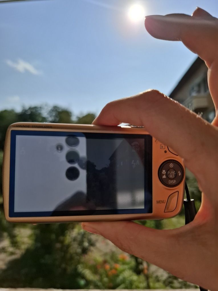 Комплект Компактен дигитален фотоапарат Canon digital IXUS 200is