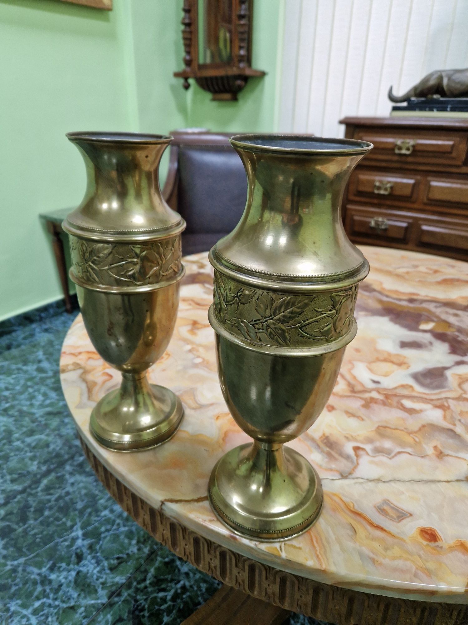 Чифт красиви антикварни френски месингови вази