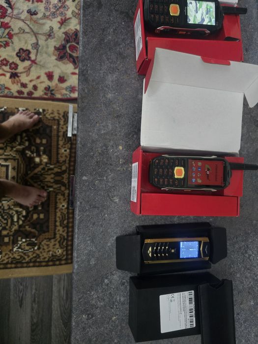 Vând telefoane  noi