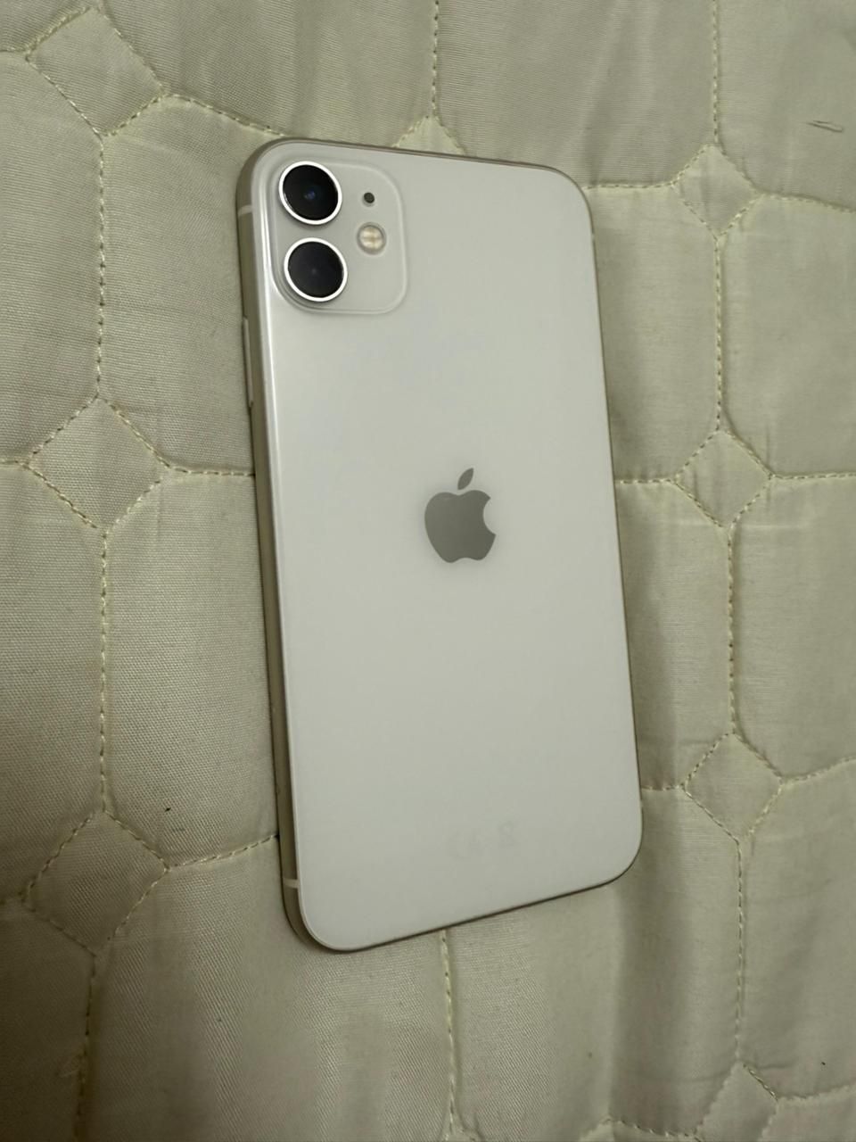 Продам iPhone 11 белый