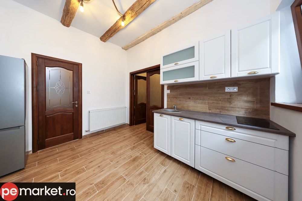 PROPRIETAR vand casa SINGUR în CURTE in Centru vechi