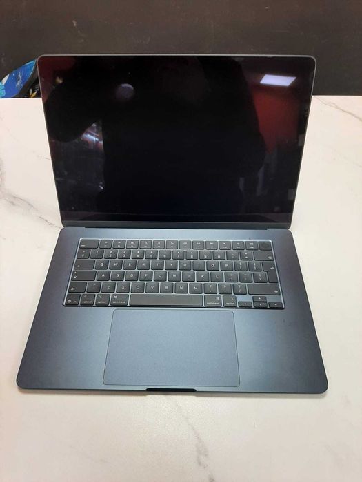 UP Bucuresti/Apple MacBook AIR 15 2025/A3241/CICL.2/Garantie 12 LUNI