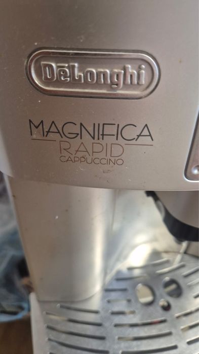 expresor DeLonghi Magnifica