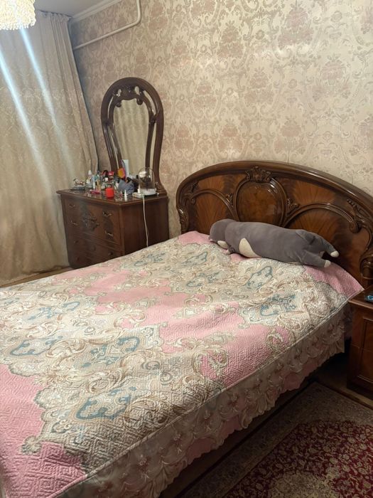 Продаю спальный гарнитур