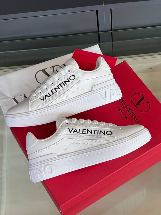 Adidasi Valentino noi !!! Marimi 40/44 !!!