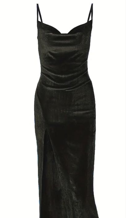 Продам платье . Цвет изумрудный ткань бархат . Одевала один раз корпар