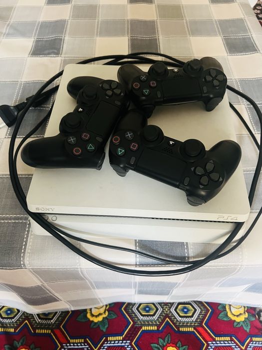 Playstation 4 slim 1TB