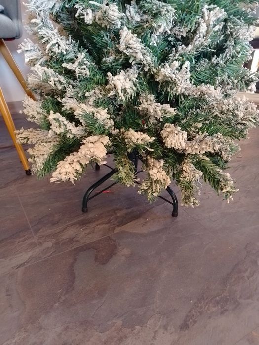 Красива коледна елха