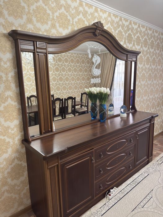 Продам комод с большим зеркалом