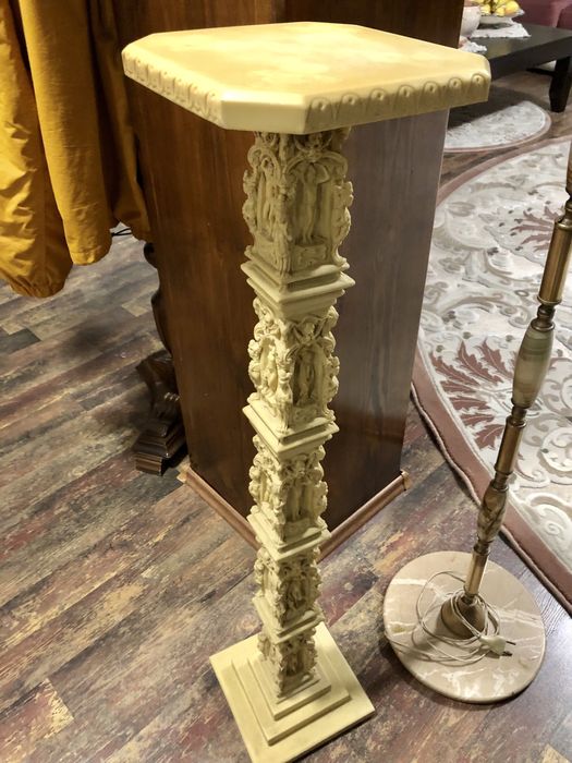 Picior sculptat coloana piedestal postment suport flori stativ
