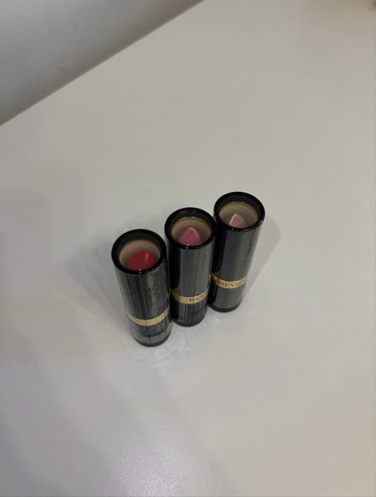 Set 3 rujuri Revlon sigilate
