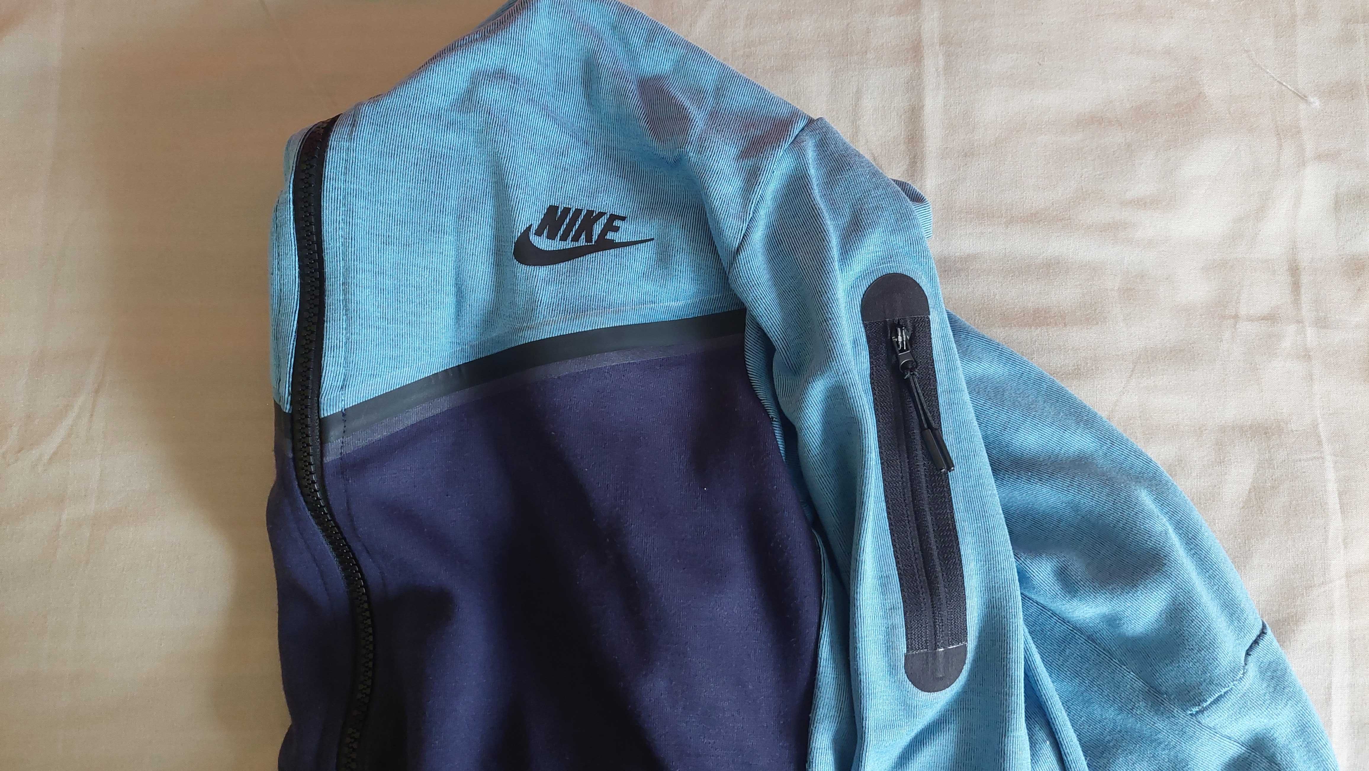 Hanorac Nike Tech Fleece albastru