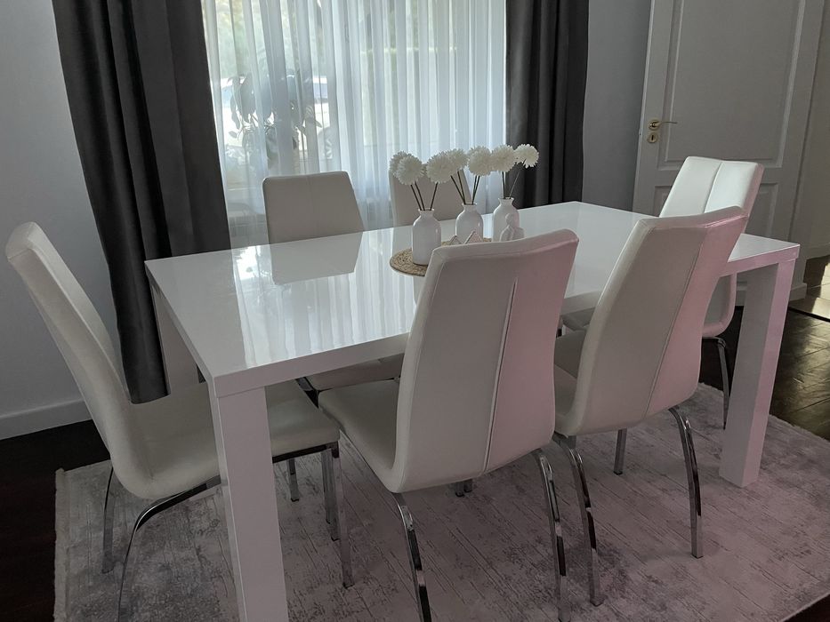 Masa de 6 persoane cu scaune