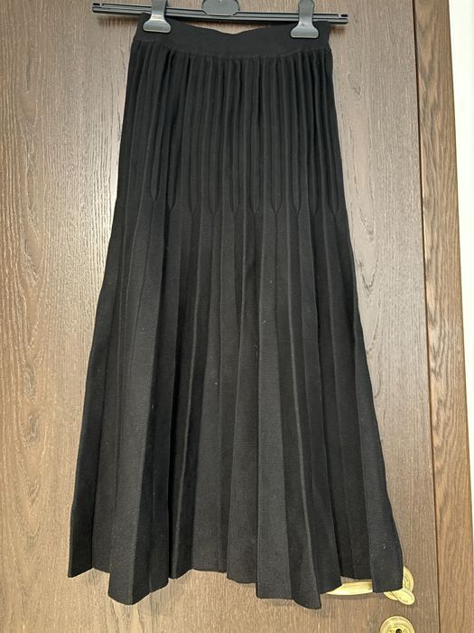 Черна плетена пола