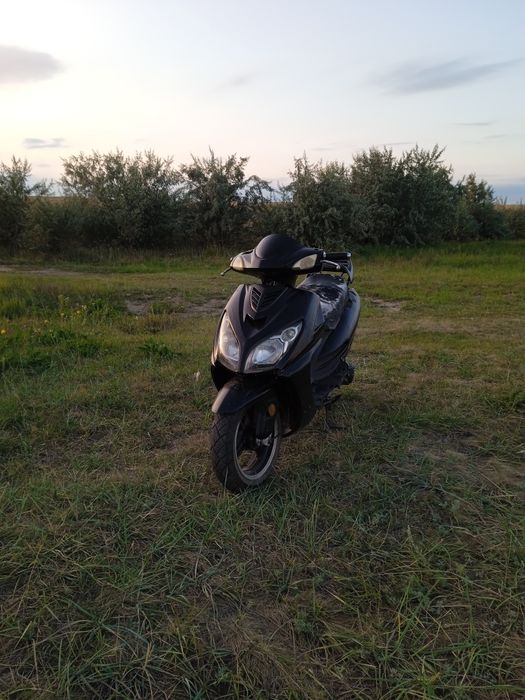 Продам скутер 150 кубов