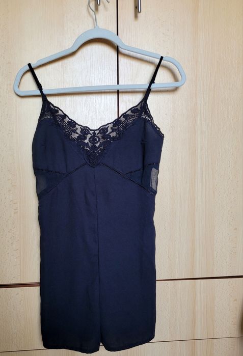 Salopeta scurta negra Bershka