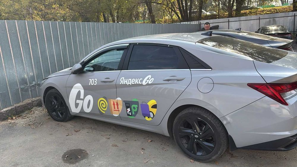 Аренда авто под такси Hyundai Elantra 2024 года