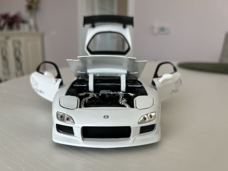 Jada macheta Mazda RX7 scara 1/24 din filmul Fast and Furios