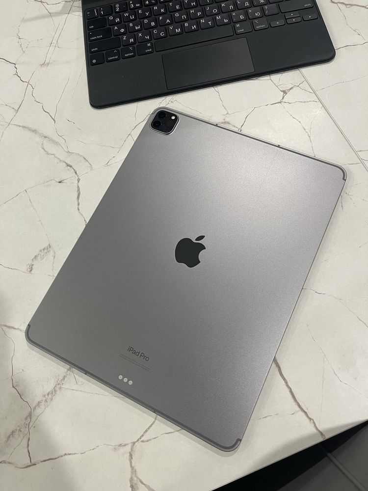 Apple iPad Pro 2022, 12.9” (M2, 256 ГБ) + Magic Keyboard + Magic Mouse