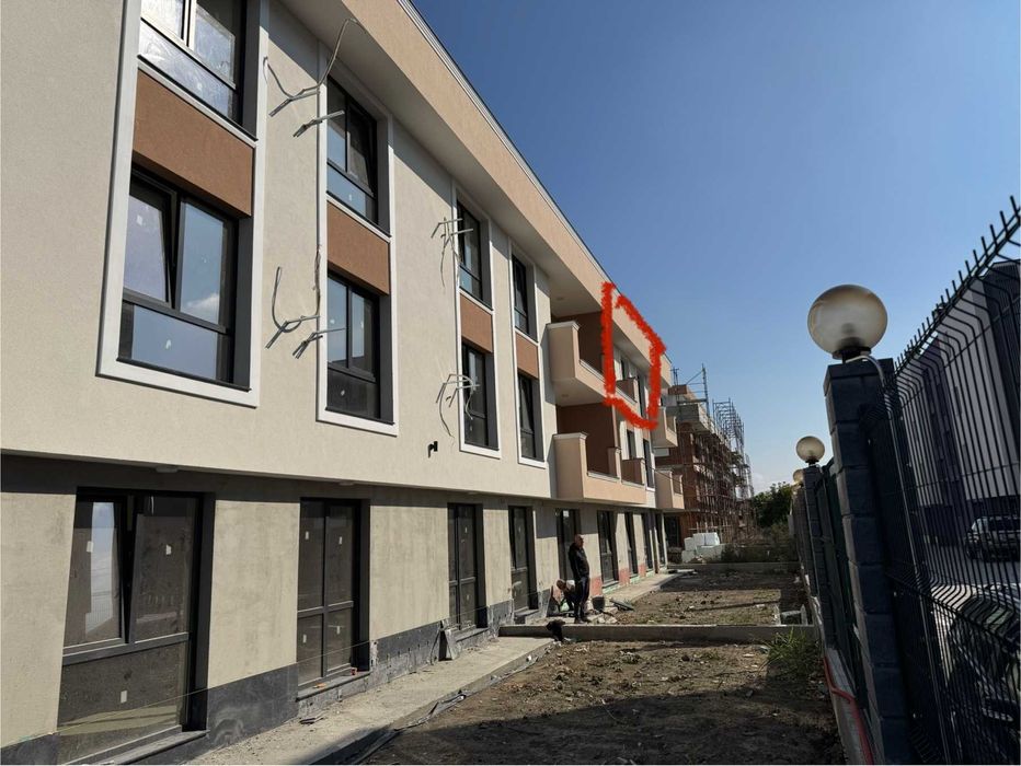 Двустаен апартамент кв.Остромила в цената партерен гараж