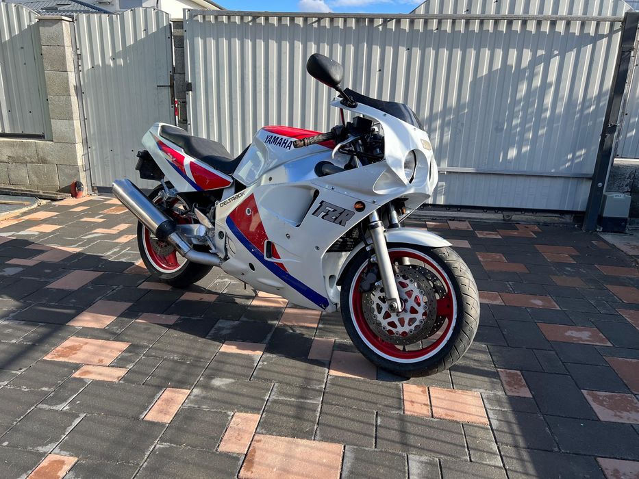 Yamaha FZR 1000  exup deltabox