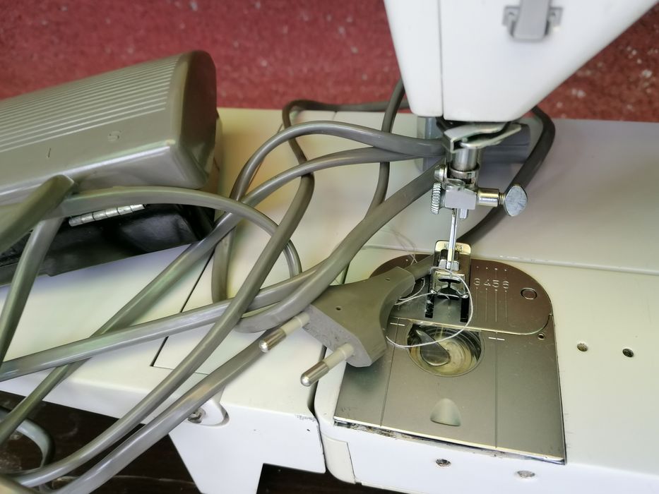 Masina de cusut electric Singer 764