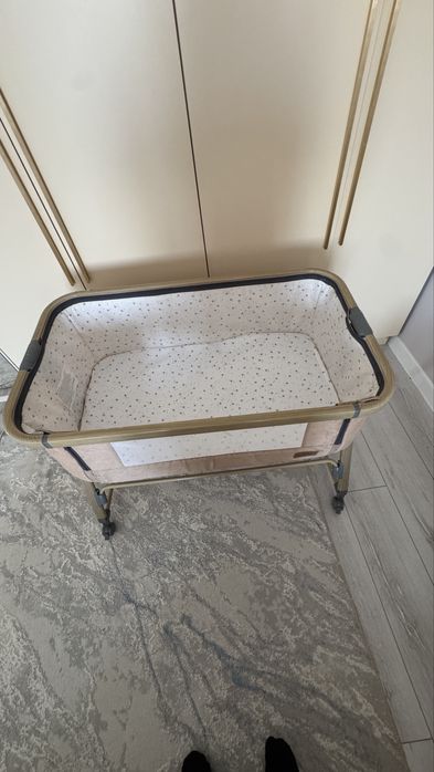 Все за 1 цена:манеж,пеленальный ст.,подставка для ванны, ходунок