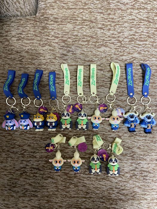 Брелоки в ассортименте , отличного качества.