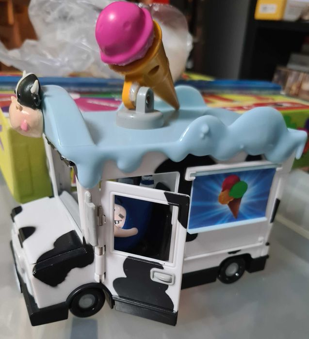 Masina de inghetata cu figurina Oddbods, Pogo