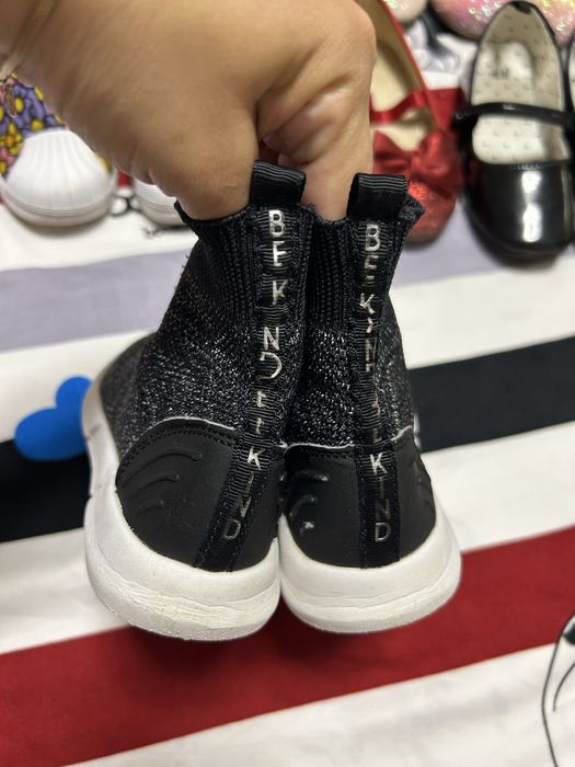 Incaltamite tip soseata marimea 27 pret 30 ron perechea