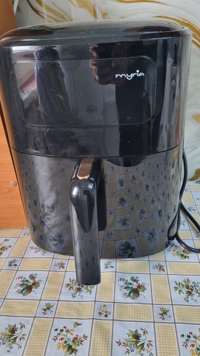 Vând Air fryer Mirya