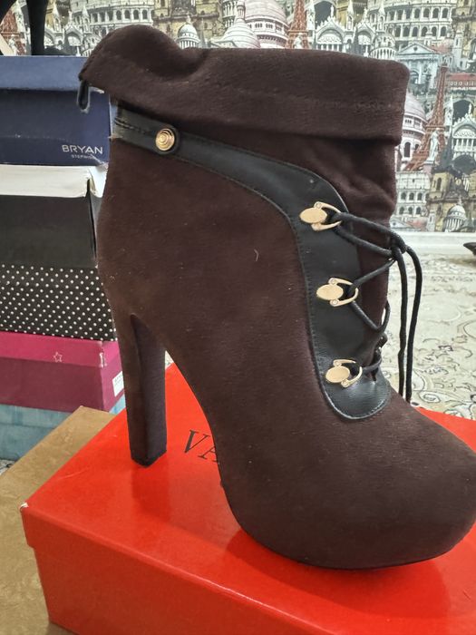 ботильон/сапожка на каблуках новый