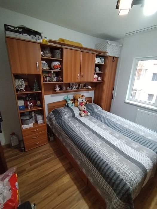 Vând cadru Lems cireș foarte bine întreținut.