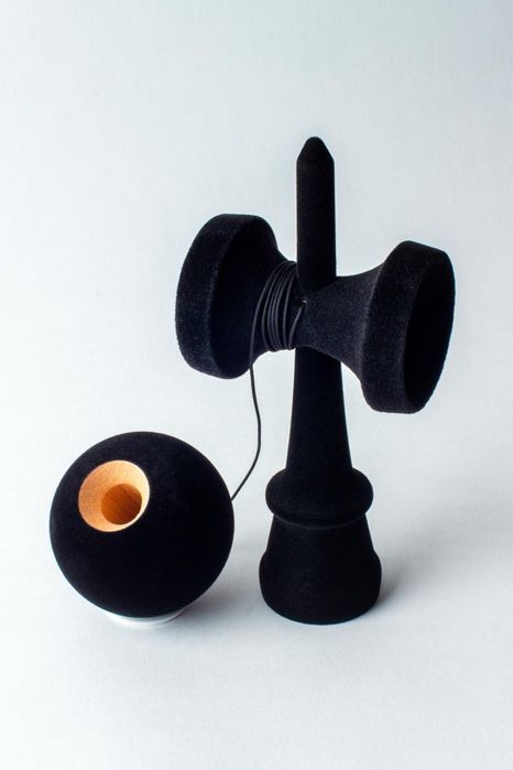 Sweets Fuzzy Black Kendama Broken Shape, noua, editie rara