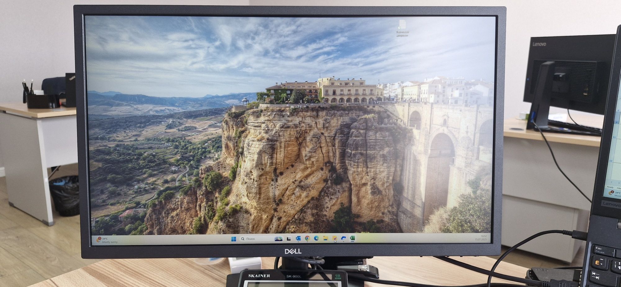 Продаются 2 Монитор Dell